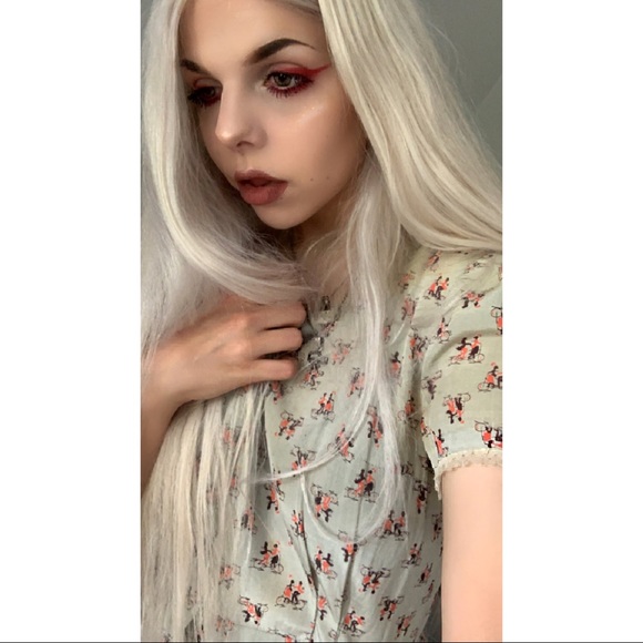 Meet your posh seller! @Lvnarmoth on Instagram - @bloodmilk on depop - Picture 8 of 9